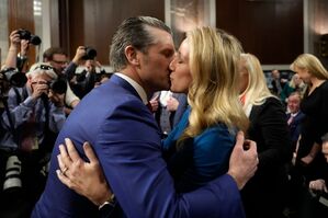 Pete Hegseth ist inzwischen mit Jennifer Rauchet verheiratet. (Archivbild), © Ben Curtis/AP/dpa