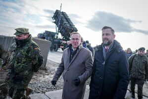 Bundesverteidigungsminister Boris Pistorius und sein polnischer Amtskollege Wladyslaw Kosiniak-Kamysz vor der Patriot-Flugabwehrstellung in Rzeszow. (Foto aktuell), © Kay Nietfeld/dpa