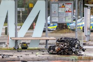 Der Motorblock wurde bei dem Unfall herausgerissen., © Christoph Reichwein/dpa