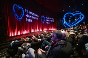 Viele volle Kinosäle gab es in der Festivalwoche zum Max Ophüls Preis - nicht nur zur Eröffnungsveranstaltung in Saarbrücken. (Archivbild), © Oliver Dietze/dpa