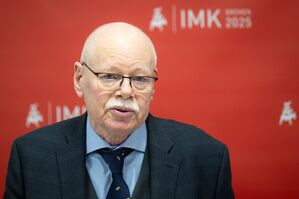 Ulrich Mäurer (SPD), Innensenator von Bremen, berichtet über die Ergebnisse einer Sonder-Videokonferenz der Innenminister von Bund und Ländern zu der Gewalttat in Aschaffenburg. , © Sina Schuldt/dpa