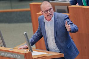 Jochen Ott, SPD-Oppositionsführer im NRW-Landtag, bezeichnet die AfD als Sicherheitsrisiko, © Rolf Vennenbernd/dpa