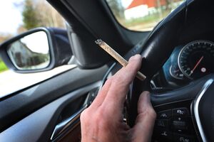 Wer Cannabis geraucht und Alkohol getrunken hat, soll kein Auto mehr fahren dürfen. (Symbolbild), © Karl-Josef Hildenbrand/dpa