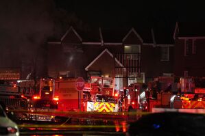 Rettungskräfte eilten zur Unglücksstelle. , © Matt Rourke/AP/dpa