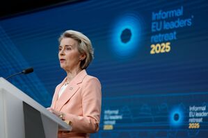 Ursula von der Leyen will Spielräume in den EU-Schuldenregeln ausschöpfen, um mehr Verteidigungsausgaben zu ermöglichen., © Omar Havana/AP/dpa