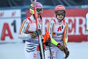 Linus Straßer (l.) und Lena Dürr schieden mit dem deutschen Team im WM-Viertelfinale gegen die Schweiz aus., © Marco Trovati/AP/dpa