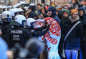 Polizeieinsatz am Rande eines Besuchs von Friedrich Merz., © Oliver Berg/dpa