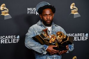 Zuletzt noch mit Grammys, bald auf der Stadionbühne: Kendrick Lamar. , © Richard Shotwell/Invision/AP/dpa