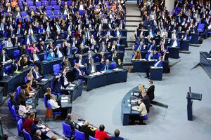 Am Freitag wurde die Bundestagssitzung für mehrere Stunden unterbrochen. Am Ende gab es aber doch keine Einigung zwischen Union, FDP, Grünen und SPD. Schließlich kam es zur Abstimmung über das «Zustrombegrenzungsgesetz» der Union. Der Entwurf fand keine Mehrheit. (Archivbild), © Kay Nietfeld/dpa