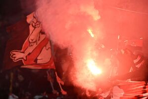 Die Fans beider Teams zündeten beim Pokal-Derby Pyrotechnik. , © Federico Gambarini/dpa