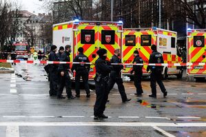 Der Vorfall gegen 10.30 Uhr löste einen Großeinsatz aus., © Matthias Balk/dpa