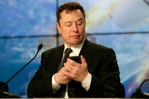 Elon Musk hatte sich auf X dafür ausgesprochen, die staatliche Unterstützung für den öffentlichen Rundfunk zu kürzen. (Archivfoto), © John Raoux/AP/dpa