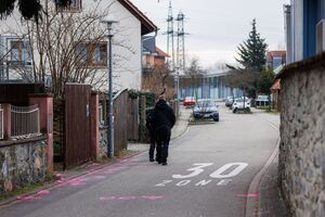 Polizisten haben hier auf einen Mann geschossen, der seine Lebensgefährtin und das gemeinsame Kind geschlagen und mit einer Schrotflinte bedroht hat. Der 48-Jährige starb nach einer Notoperation im Krankenhaus., © Philipp von Ditfurth/dpa