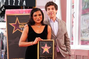 Das Multitalent Mindy Kaling wird in Hollywood mit einem Stern geehrt. Gastredner war B.J. Novak., © Jordan Strauss/Invision via AP/dpa