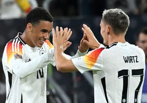 Wieder im Fokus: Die DFB-Stars Jamal Musiala und Florian Wirtz (r), © Fabian Strauch/dpa