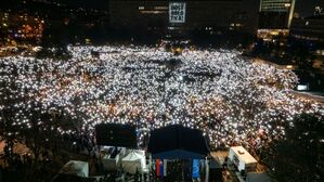 «Die Slowakei gehört zum Westen» war auf Transparenten von Demonstranten in Bratislava und anderen Städten zu lesen., © Michal Svítok/TASR/dpa