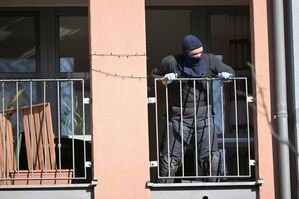 Bei einer Wohnungsdurchsuchung in Potsdam fanden Einsatzkräfte einen sprengstoffähnlichen Gegenstand., © Michael Bahlo/dpa